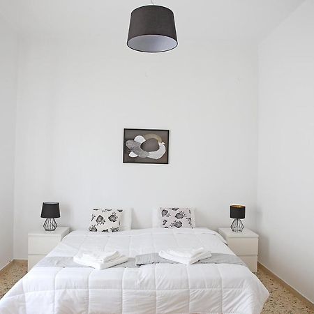 Renata Room By The Sea Near Airport 阿特米达 外观 照片