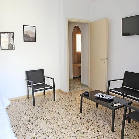 Renata Room By The Sea Near Airport 阿特米达 外观 照片