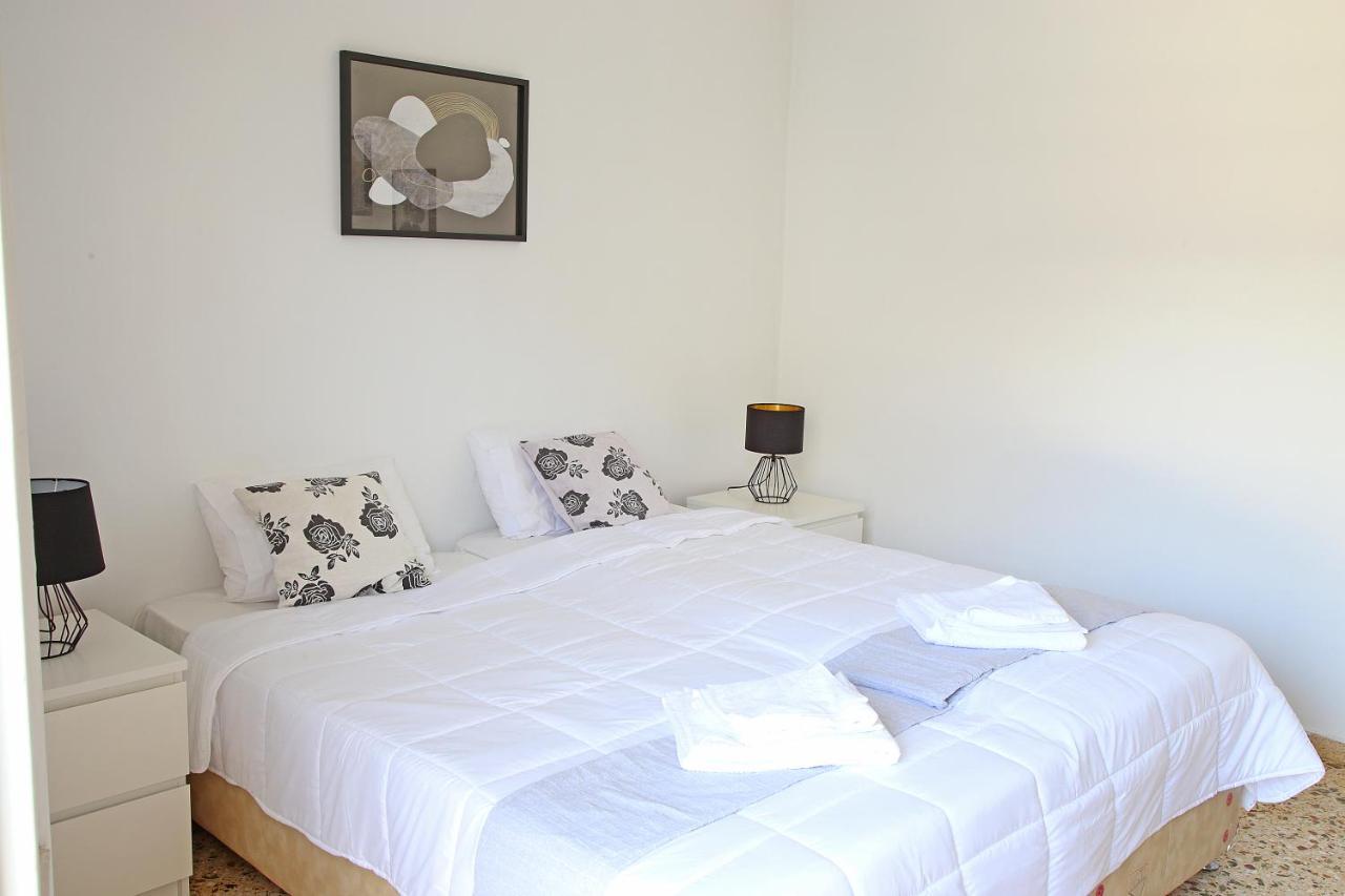 Renata Room By The Sea Near Airport 阿特米达 外观 照片